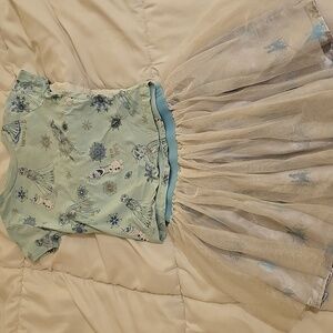 BOGO🎀Disney Frozen 2 Tee And Tulle Skirt Set- 3T